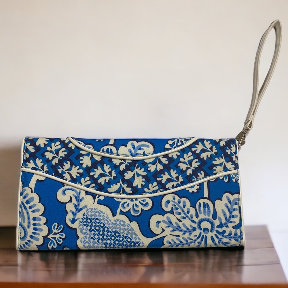 Vera Bradley Blue Lagoon Clutch/Wristlet - Picture 2 of 9